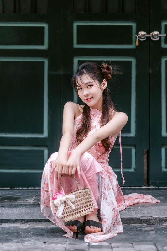Con gái, hoa sen - Toàn Văn