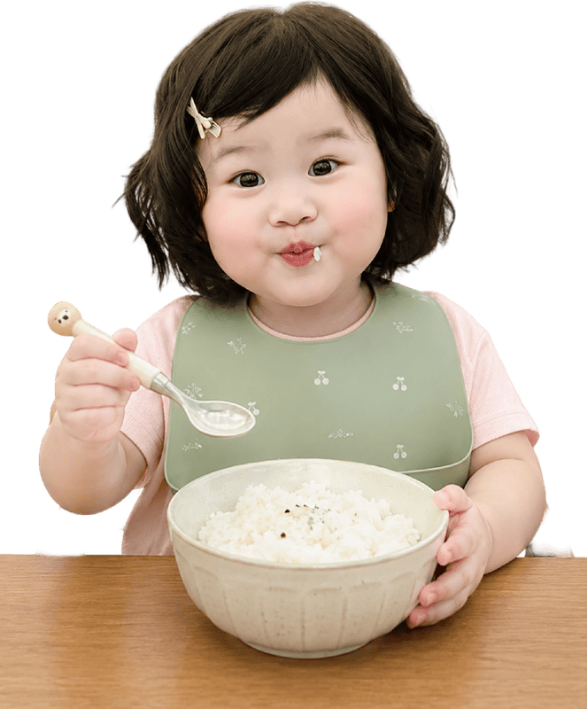 Bé gái , ăn cơm, vui vẻ