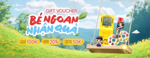 Bé ngoan nhận quà