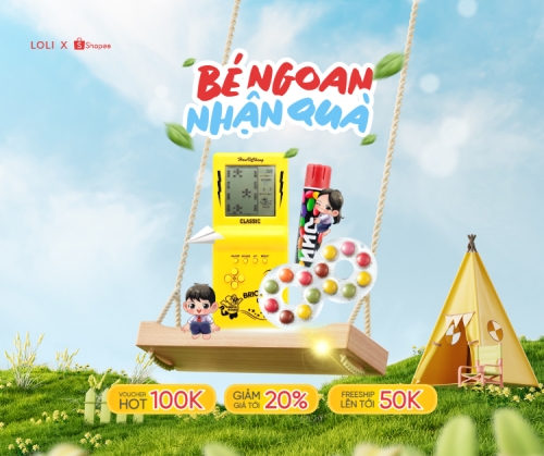 Bé ngoan nhận quà