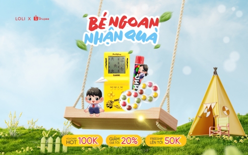Bé ngoan nhận quà