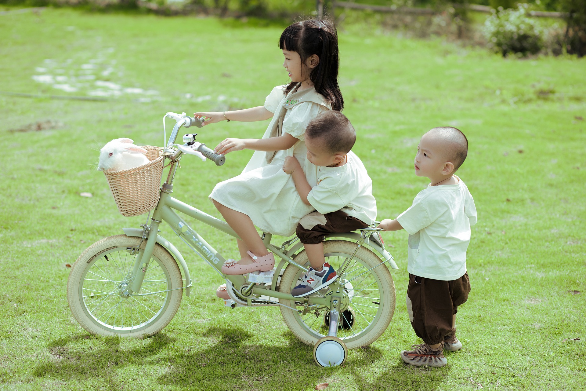Chị em, trẻ em, con nít, gia đình, dã ngoại - Jupilu (1)
