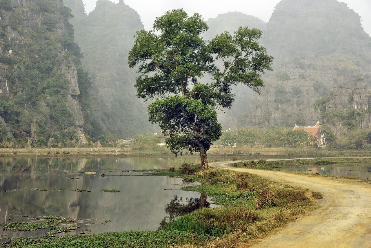 Hoa Lư, núi, hồ, du lịch, Việt Nam - DEZALB