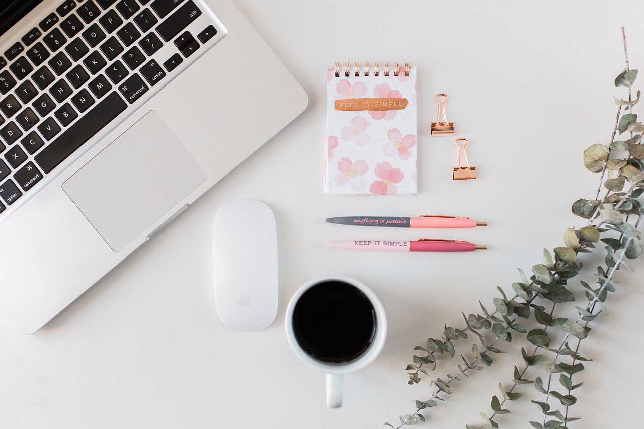 Bàn, bàn học, bàn làm việc, dụng cụ, máy tính, sách vở, laptop - annmariephotography
