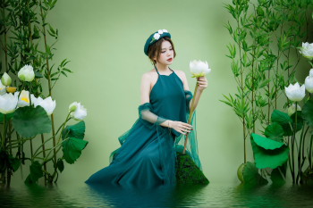 Con gái, cô gái, girl, áo tứ thân, hoa sen, Việt Nam - RingoStudio 2