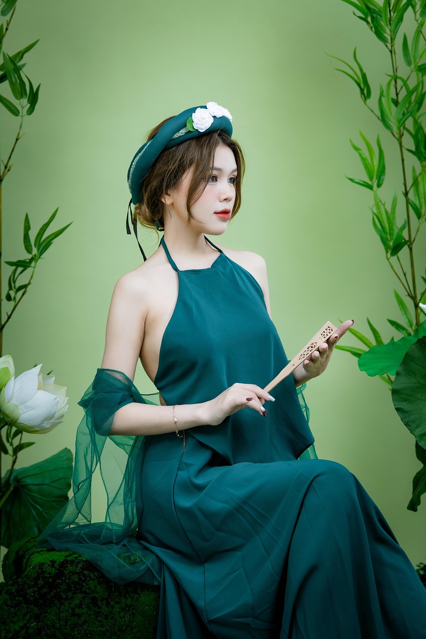 Con gái, cô gái, girl, áo tứ thân, hoa sen, Việt Nam - RingoStudio 6