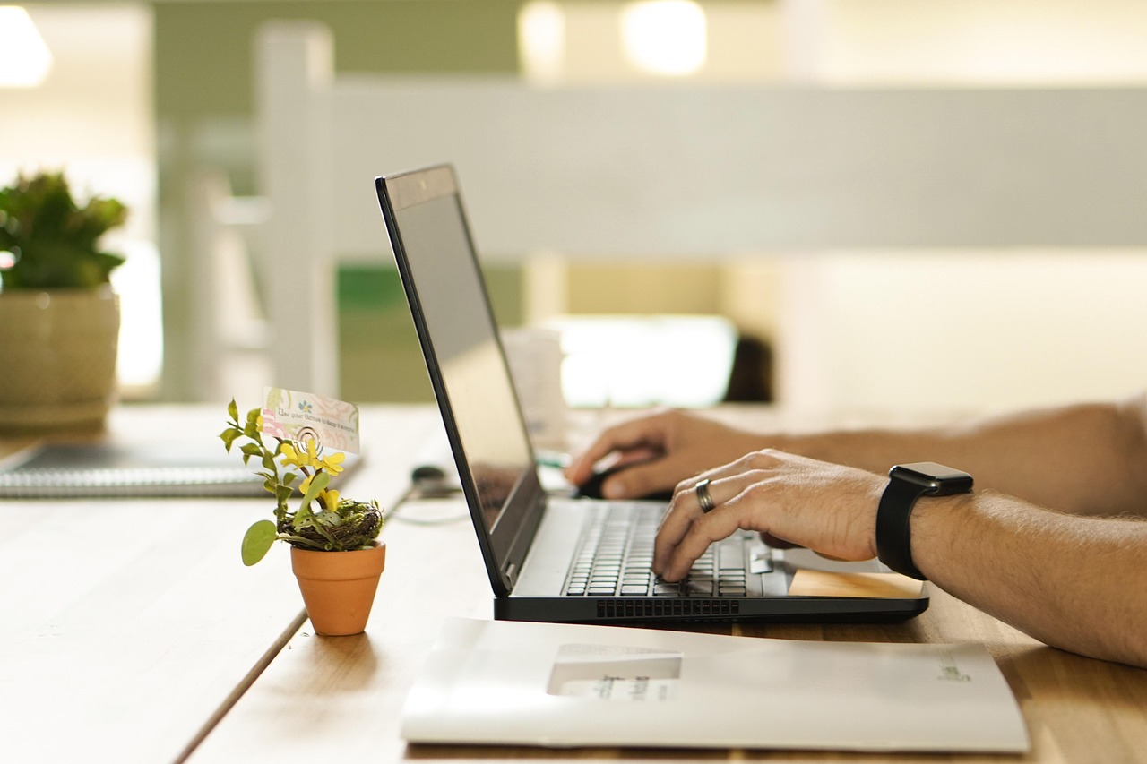 Bàn học, máy tính, bàn làm việc, desk, table, laptop, office - meminsito