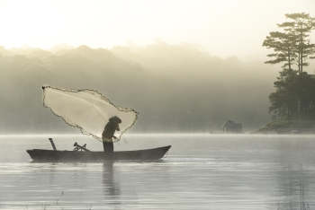 Hồ nước, sương, đánh cá, bắt cá, ngư dân, hình nền, nền, background -dangquangn