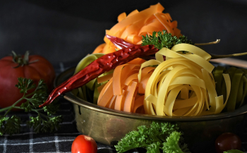 Nhà bếp, bếp, kitchen, nấu ăn, cook, mì tươi, mì, noodles -RitaE