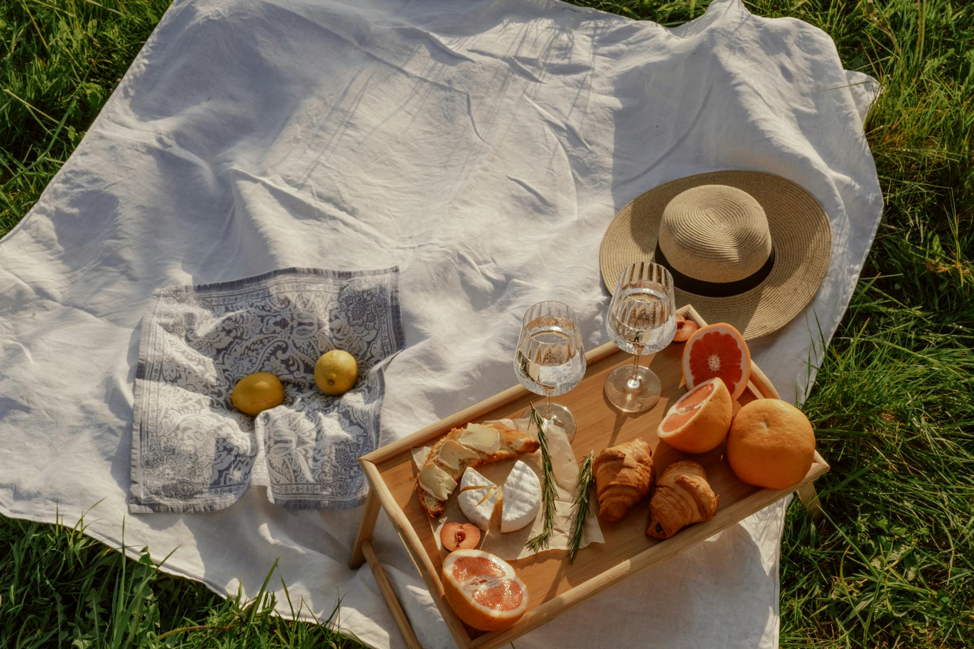 Picnic, bánh, trái cây, cắm trại, camping - Ron Lach (2)