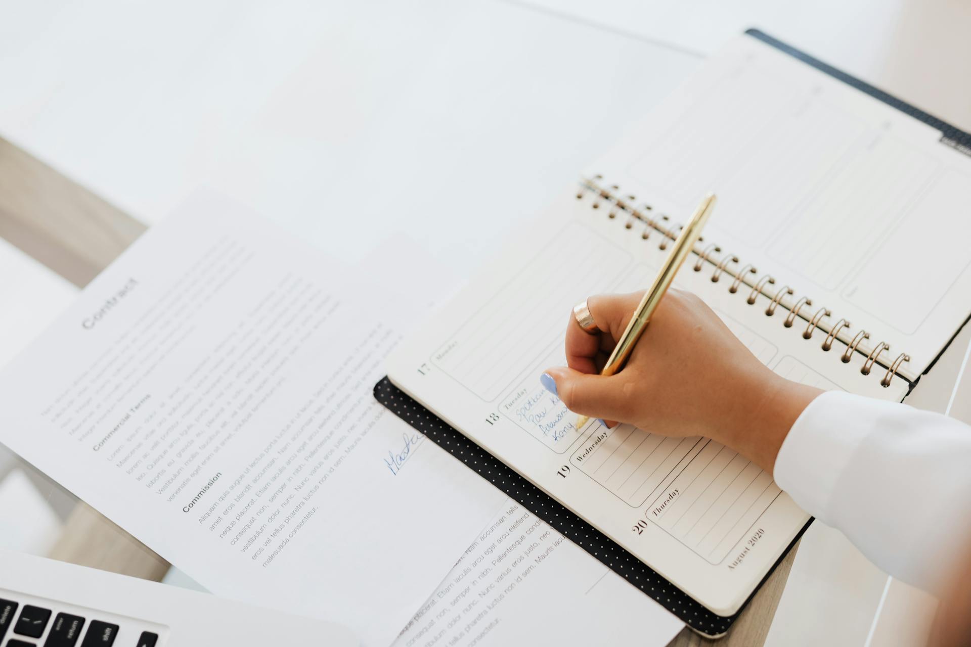 Văn phòng, office, làm việc, book, tài liệu, folder - Kaboompics