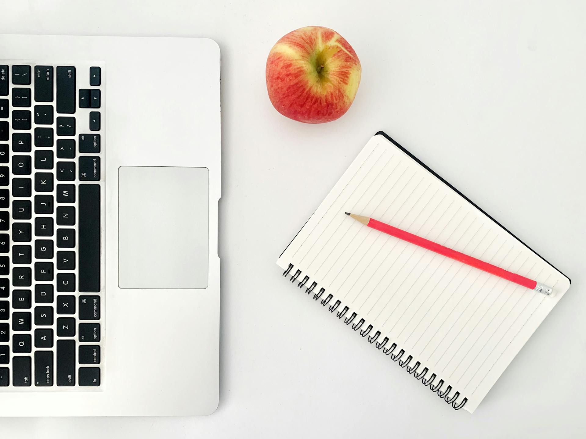 Văn phòng, office, bàn làm việc, bàn, desk, tài liệu, folder, laptop, máy tính - Abhilash Sahoo