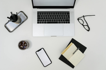 Văn phòng, office, bàn làm việc, bàn, desk, tài liệu, folder, laptop, máy tính - Cup of Couple 1