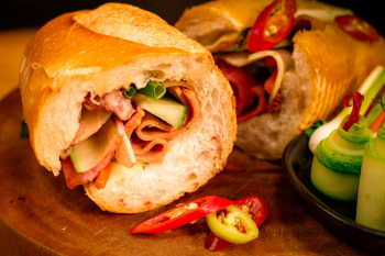 Bánh mì, bánh mì thịt, bánh mì chả, bread, món ăn Việt Nam, Việt Nam, ẩm thực, food - Hậu Mai 1