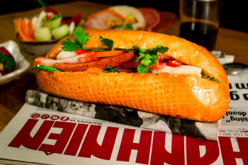 Bánh mì, bánh mì thịt, bánh mì chả, bread, món ăn Việt Nam, Việt Nam, ẩm thực, food - Hậu Mai 3