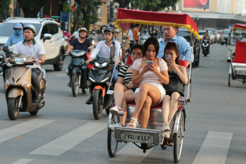 Xe xích lô, Cyclo, Hà Nội, Hanoi, Việt Nam, xe máy, motorbikes - Ray In Vietnam