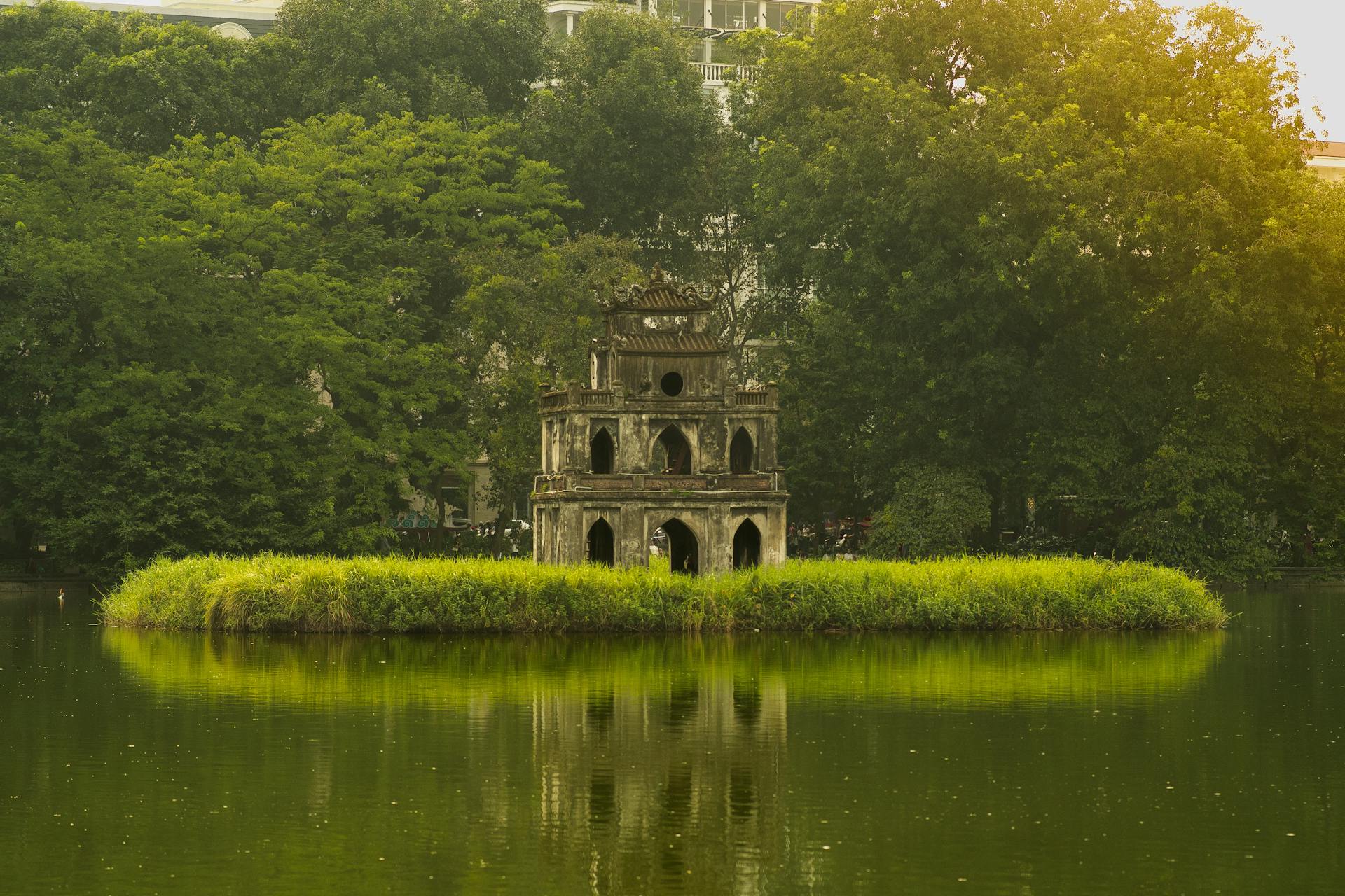 Hồ Gươm, Hoan Kiem lake, Hà Nội, phản chiếu, reflection, mặt nước, water surface - Boser Đàm