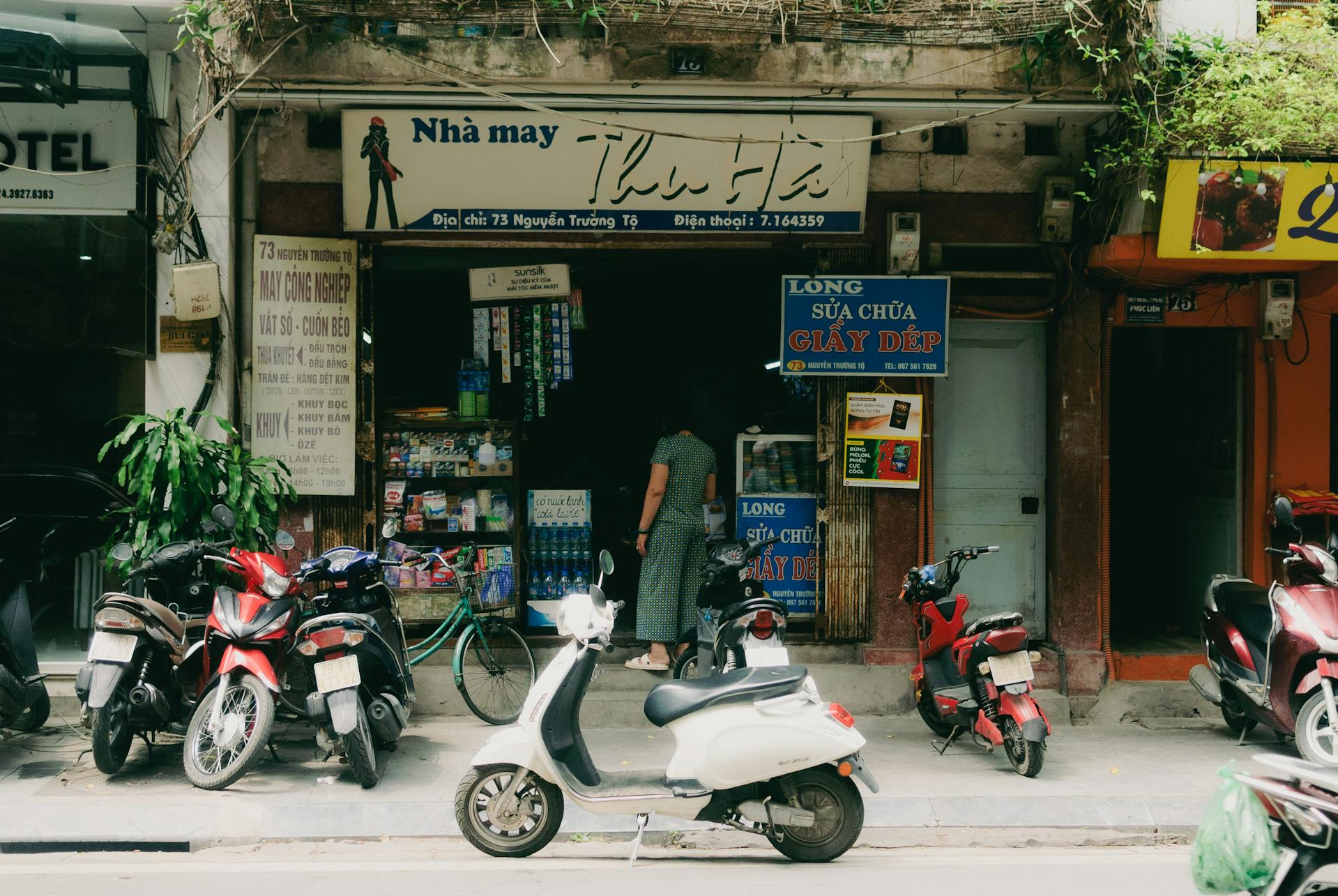 Xe máy, motorbikes, Vietnam, Việt Nam, cửa hàng, shop - Dang Hong