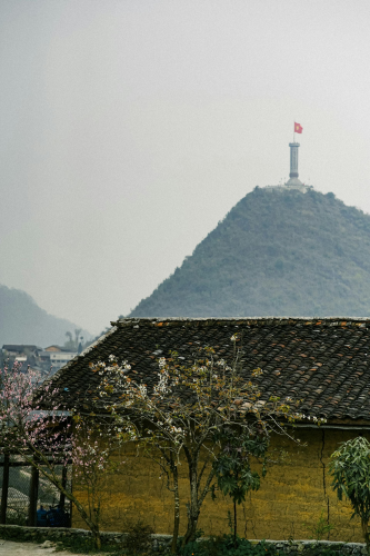 Cột cờ Lũng Cú, Lung Cu Flagpole, Hà Giang, Cờ Việt Nam, Nhà truyền thống, Traditional house, Núi, Mountain, Landscape - Hac Hai