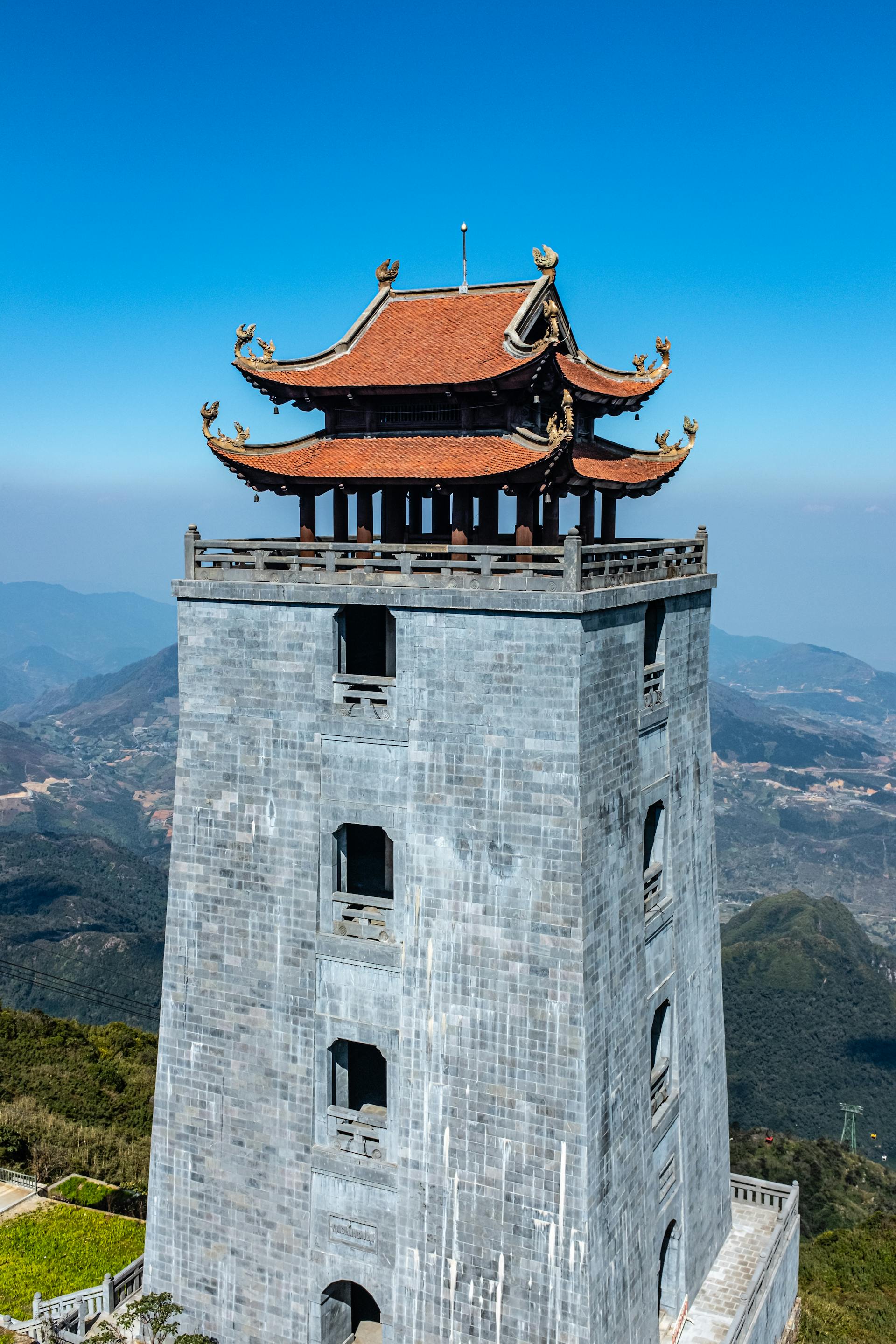 Chùa Kim Sơn Bảo Thắng, temple, Sapa, Lào Cai, Việt Nam, bầu trời xanh, blue sky - Kirandeep Singh Walia