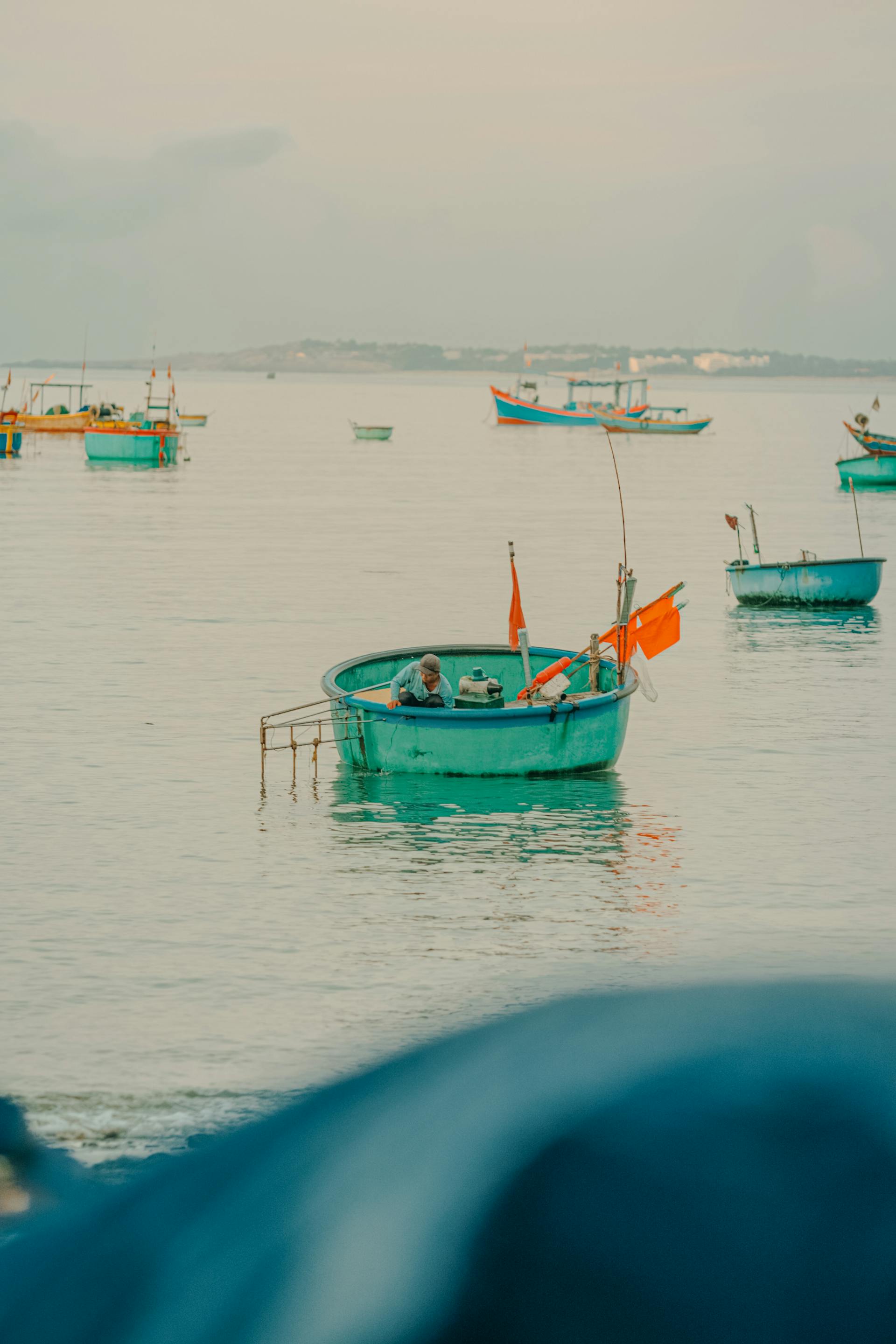 Thuyền đánh cá, fishing boat, thuyền thúng, basket boat, biển, sea, Việt Nam, Vietnam - Pew Nguyen