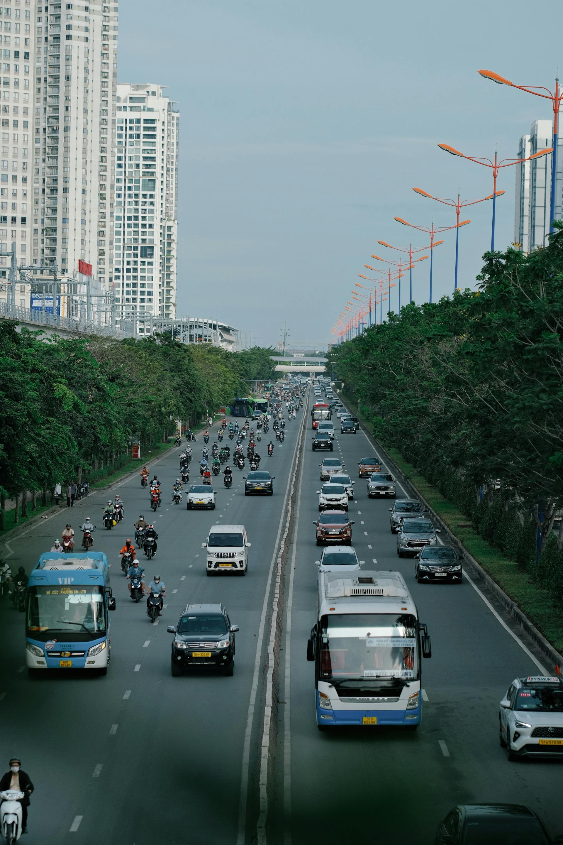 Xe máy, motorbikes, ô tô, cars, xe buýt, buses, Vietnam, Việt Nam - Pew Nguyen