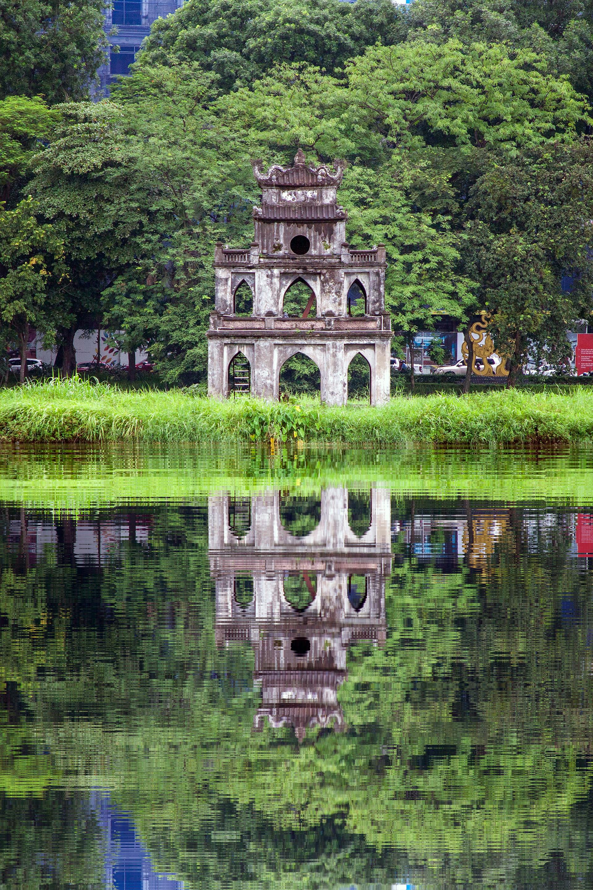 Hồ Gươm, Hoan Kiem lake, Hà Nội, phản chiếu, reflection, mặt nước, water surface - Thể Phạm