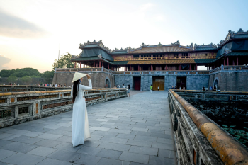 Kiến trúc cung đình, royal architecture, Huế, Việt Nam, sân gạch, brick courtyard - Duy Nod