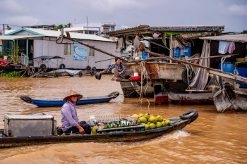 Thuyền, boat, sông, river, Việt Nam, Vietnam, nón lá, conical hat, người lái thuyền, boat operator, chợ nổi, floating market - Vietnam Tri Duong Photographer