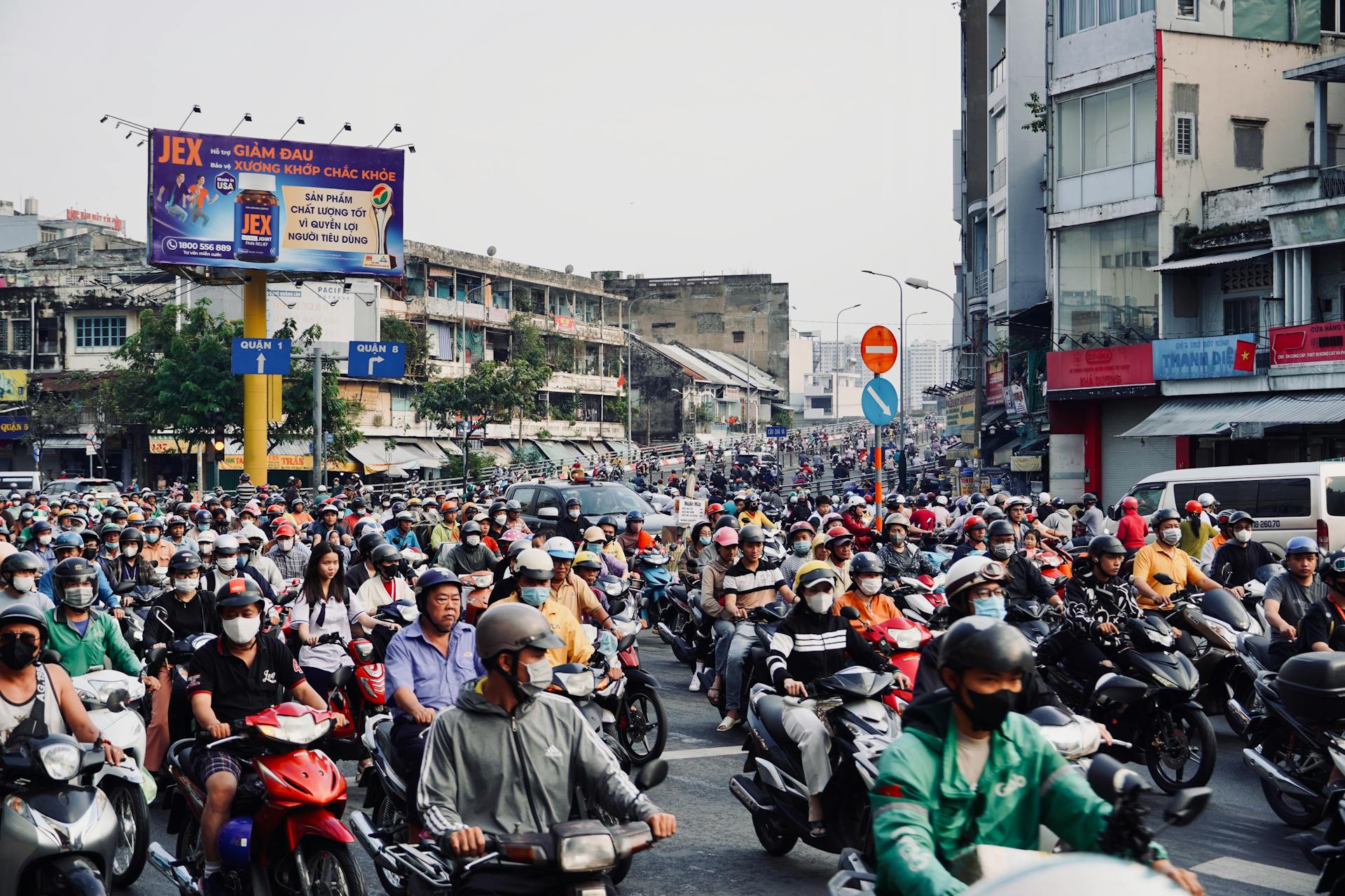Xe máy, motorbikes, người đi xe máy, motorcyclists, kẹt xe, traffic jam - Tuan Vy