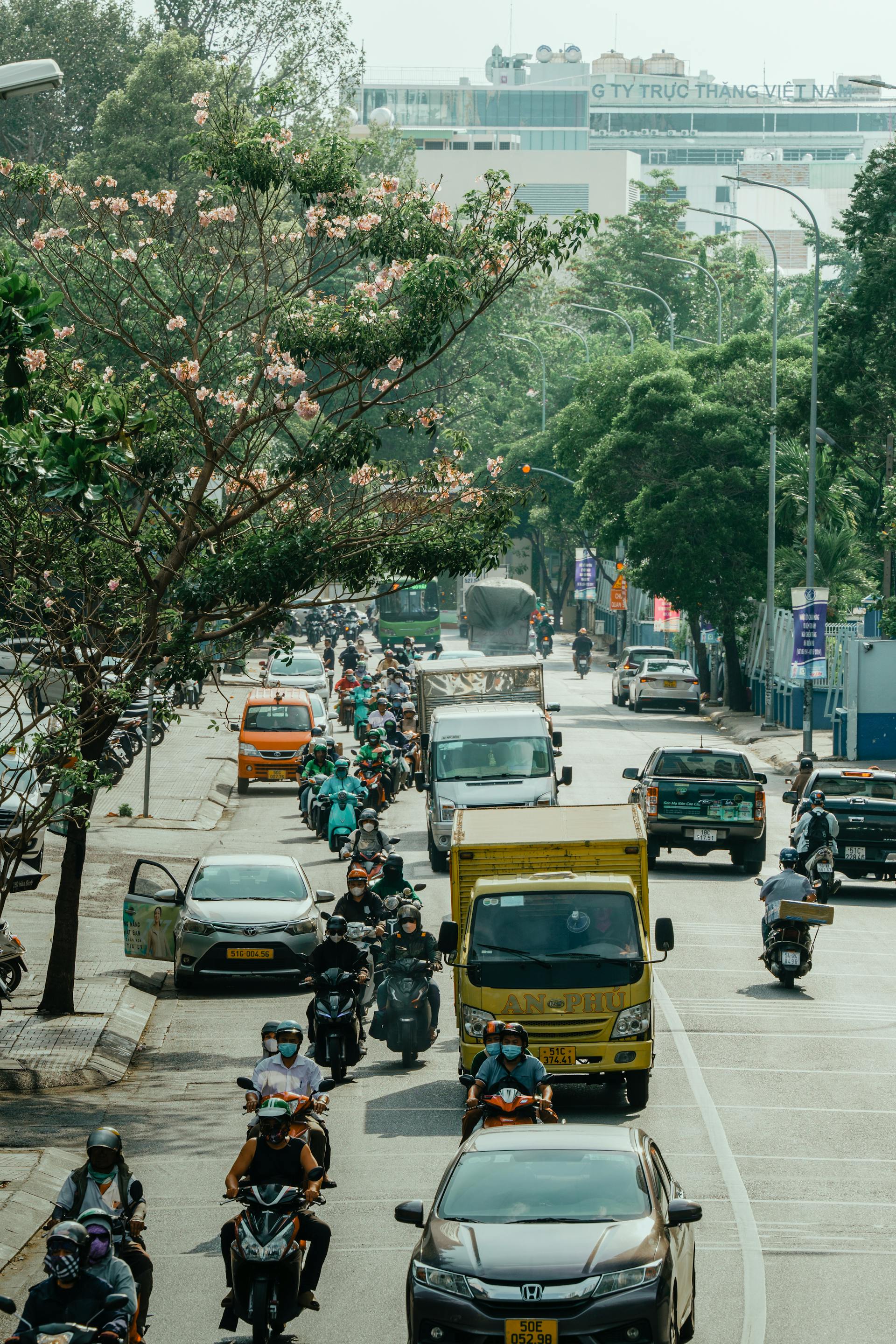 Xe máy, motorbikes, ô tô, cars, xe buýt, buses, Vietnam, Việt Nam - Văn Nguyễn Hoàng