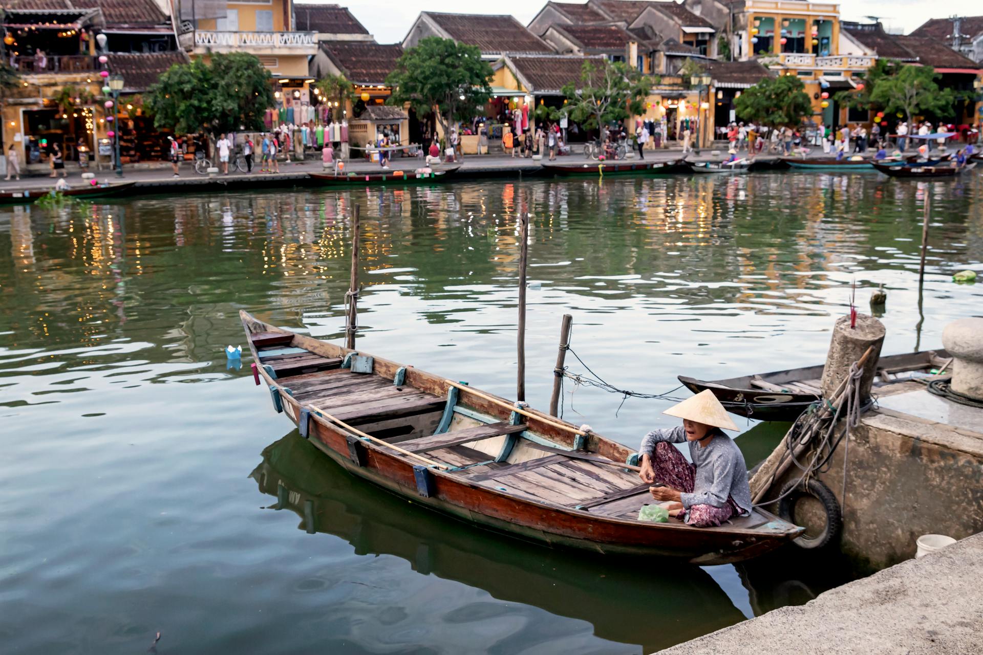 Thuyền, boat, sông, river, Hội An, Hoi An, nón lá, conical hat, người chèo thuyền, boatman - Văn Long Bùi