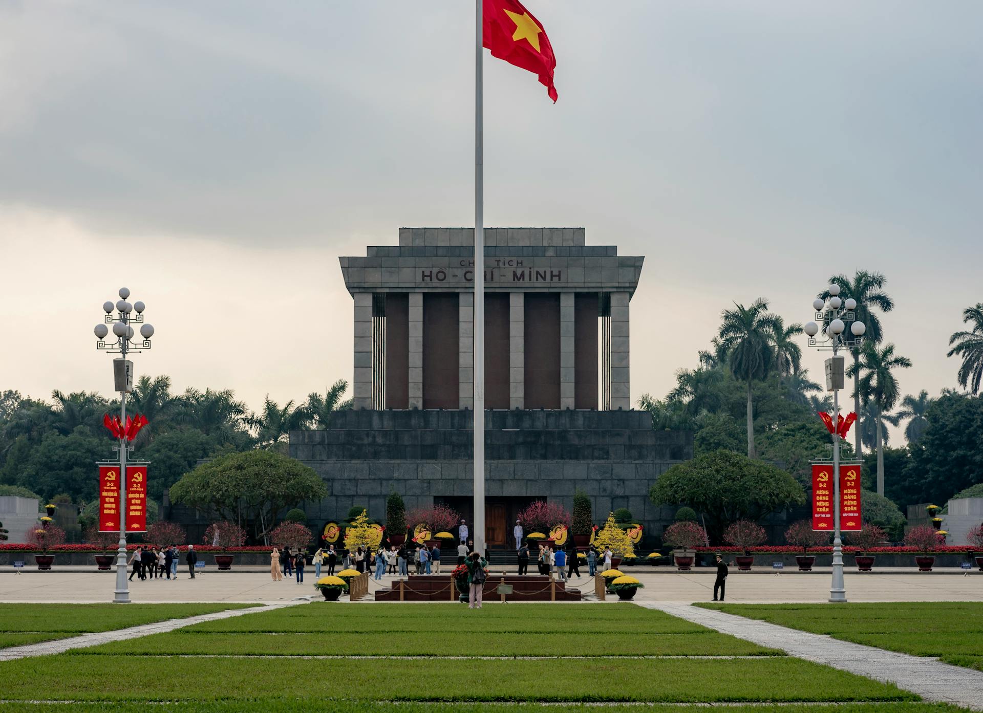 Lăng Chủ tịch Hồ Chí Minh, Hồ Chí Minh mausoleum, Quảng trường Ba Đình, Ba Dinh square, Hà Nội, Hanoi, cờ đỏ sao vàng, du lịch Việt Nam, Vietnam tourism - Toàn Văn