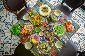 Gà, bánh tét, đặc sản, món ăn Việt Nam, Việt Nam, ẩm thực, food - Thu Huynh