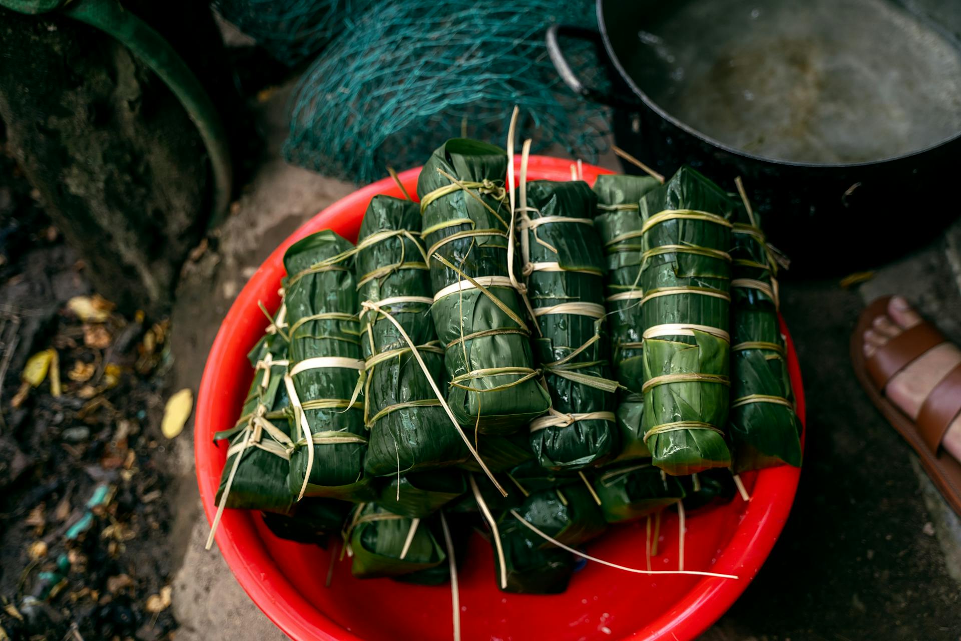 Bánh tét, gói bánh, món ăn Việt Nam, Việt Nam, ẩm thực, food - Vietnam Tri Duong 8
