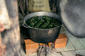 Bánh tét, gói bánh, món ăn Việt Nam, Việt Nam, ẩm thực, food - Vietnam Tri Duong