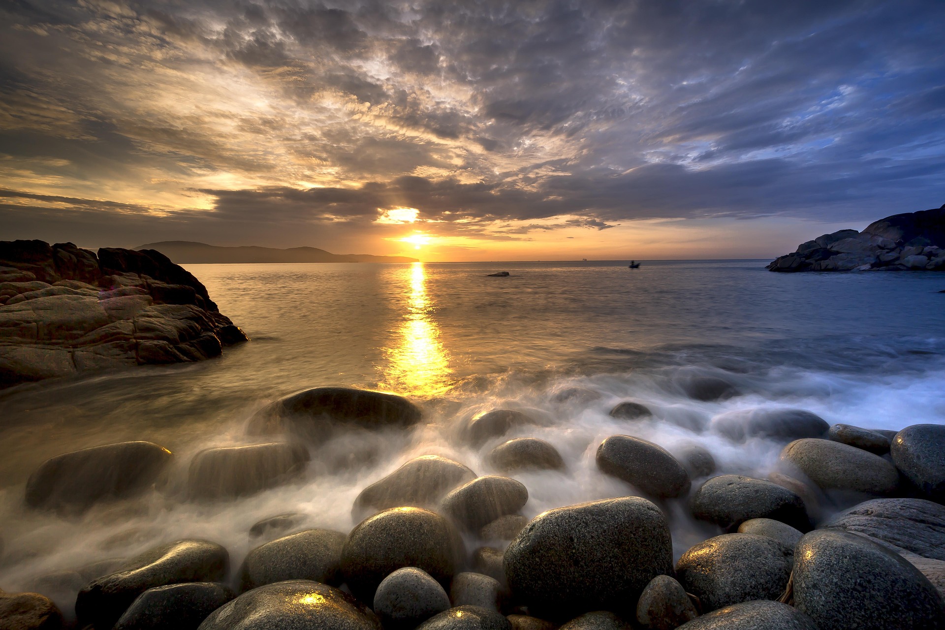 Bãi đá ven biển, coastal rock, hoàng hôn, sunset, biển, sea, mây trời, sky- Quangpraha 2