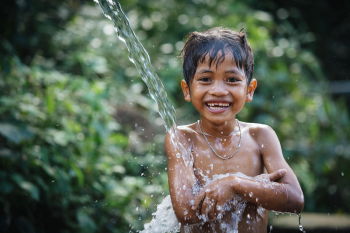 Bé trai, trẻ em, sông, boy, child, river, hình nền, nền, background -trilemedia 2