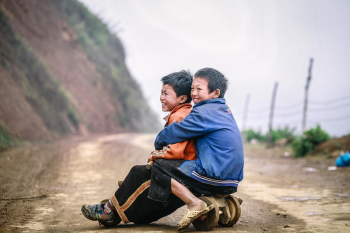 Thiếu nhi, children, trang phục dân tộc, ethnic costume, nụ cười, smile, chân dung portrait -  ToanNguyen