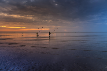 Biển, sea, đánh bắt thủ công, traditional fishing, lưới cào, fishing net, bình minh, sunrise, lao động biển, coastal labor, - Quangpraha 1