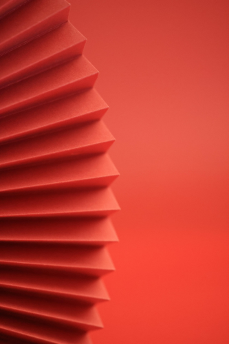 Giấy gấp, folded paper, màu đỏ, red, hình học, geometric, tối giản, minimal - QQ