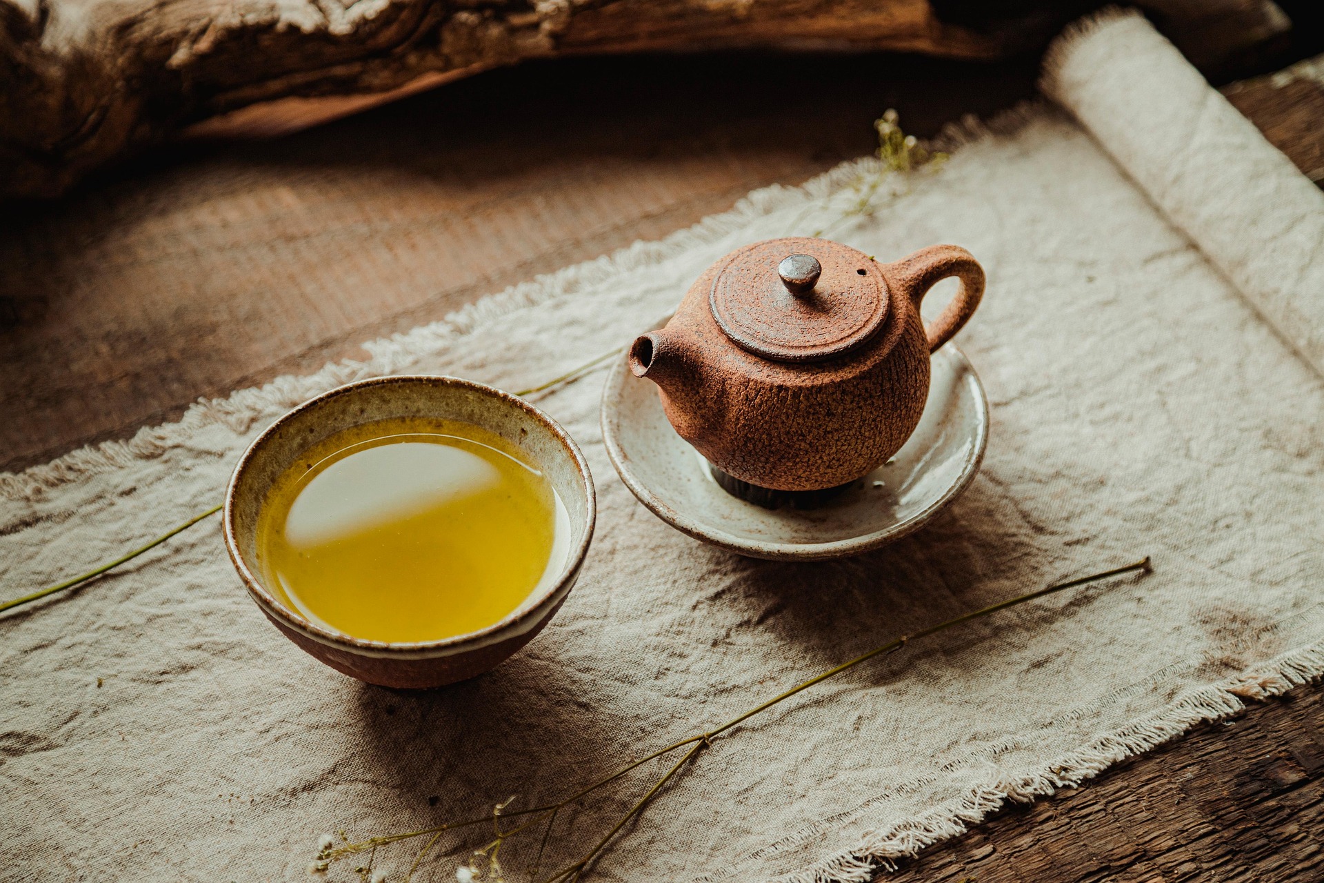 Bình trà, tea jar, nước trà, lá trà, tea leaves, thảo mộc, herbal- mirkostoedter