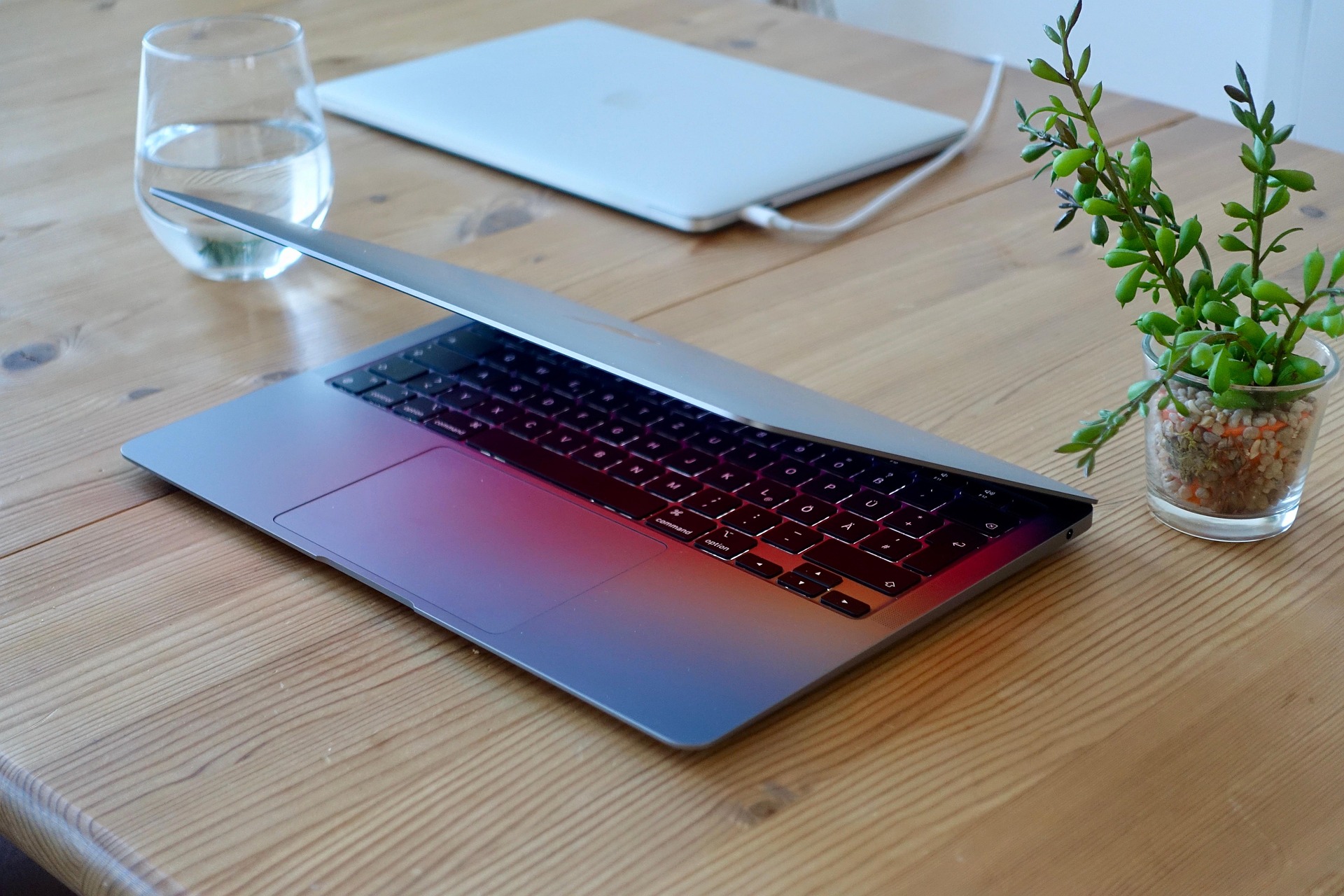 Máy tính, macbook, laptop, computer-lukgehr 2