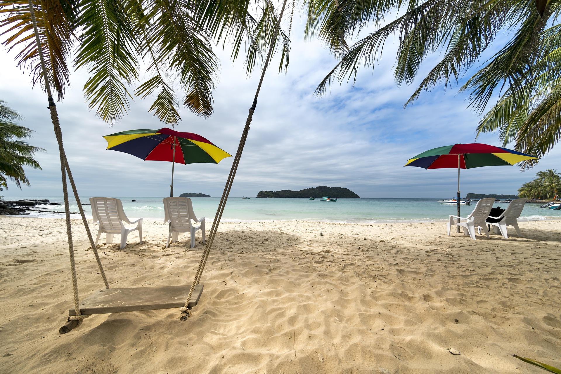 Bãi biển, beach, xích đu, swing, biển xanh, blue sea, cây dừa, coconut tree - Quangpraha 3