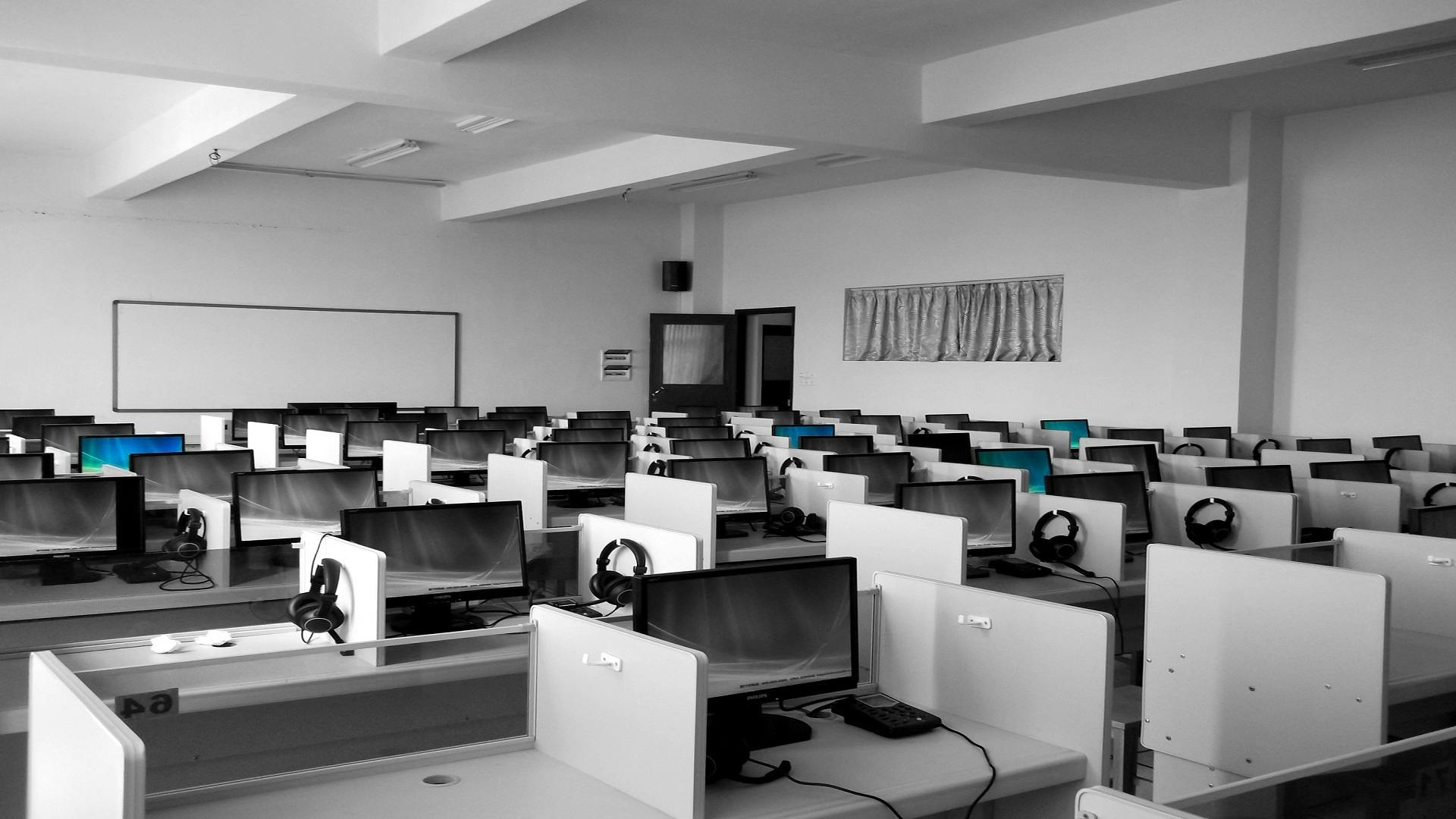 Văn phòng, office, bàn làm việc, phòng làm việc, bàn, desk, tài liệu, folder, laptop, máy tính 3