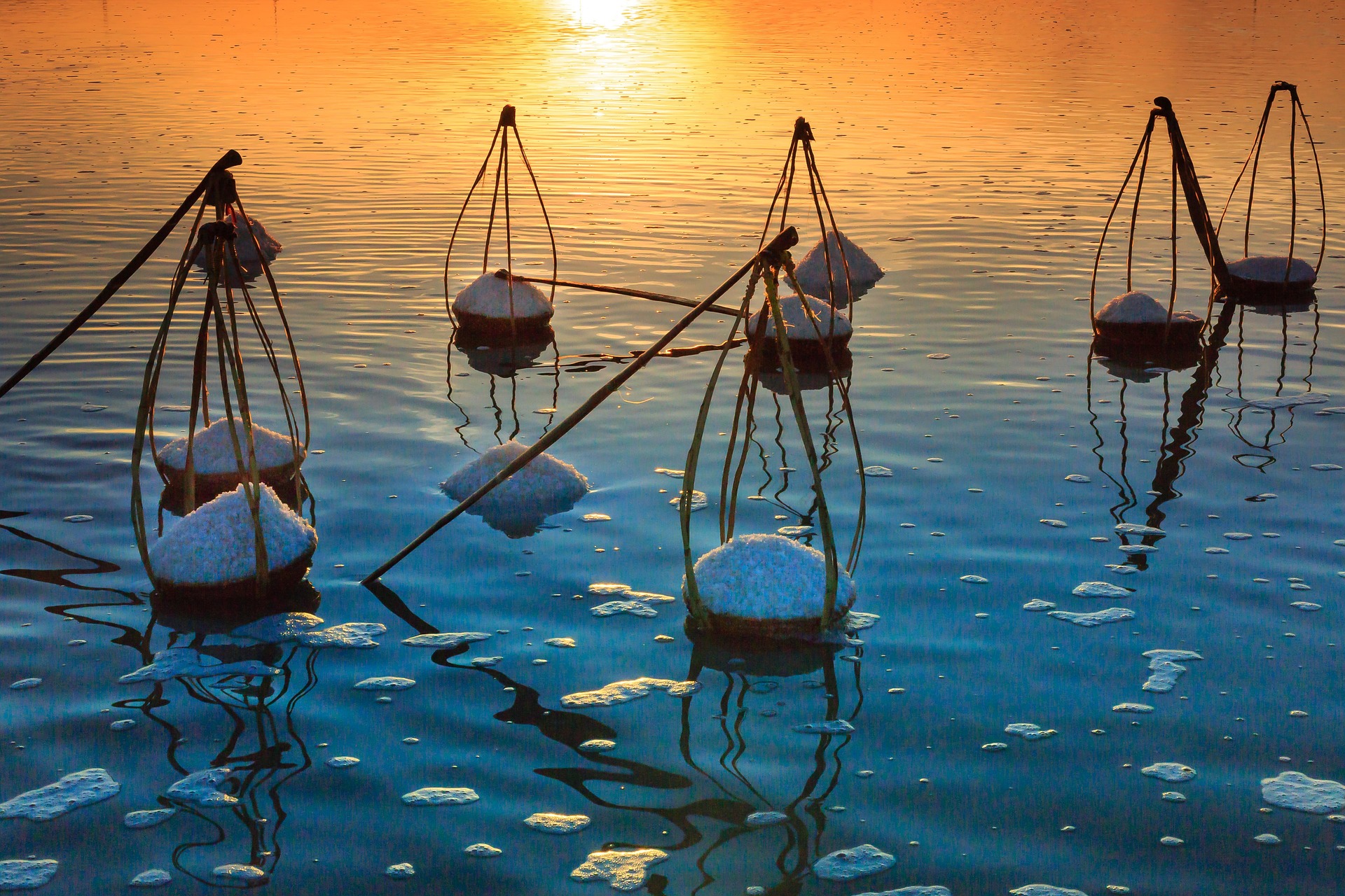Muối, salt, cánh đồng muối, salt field, gánh muối, salt baskets, hoàng hôn, sunset- Quangpraha 2