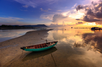 Thuyền gỗ, wooden boat, bình minh, sunrise, mặt nước, water surface, phong cảnh, landscape- Quangpraha 1