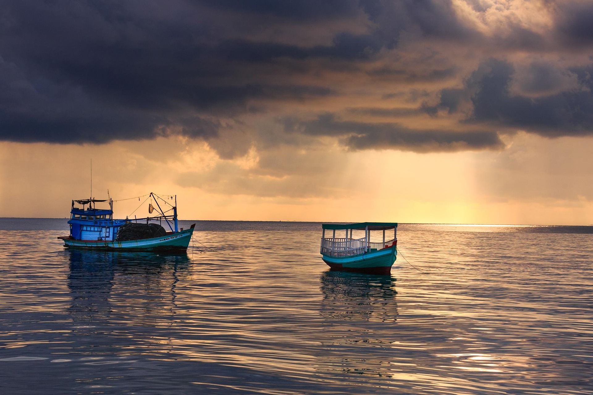 Thuyền gỗ, wooden boat, bình minh, sunrise, mặt nước, water surface, phong cảnh, landscape- Quangpraha 2