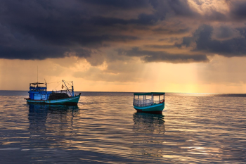 Thuyền gỗ, wooden boat, bình minh, sunrise, mặt nước, water surface, phong cảnh, landscape- Quangpraha 2
