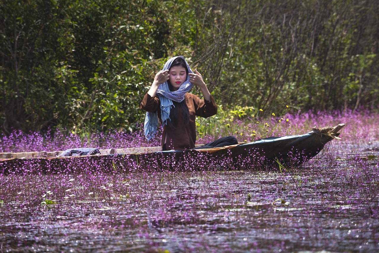 Cô gái, thuyền, girl, boat, hoa, flower,hình nền, nền, background -Quangpraha 1